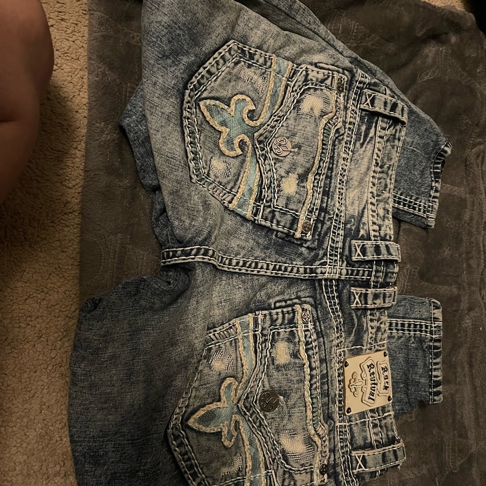 Nice jeans. Only worn once. Ankle legnth